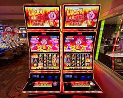Permainan baccarat live dengan kartu dealer dan player di layar